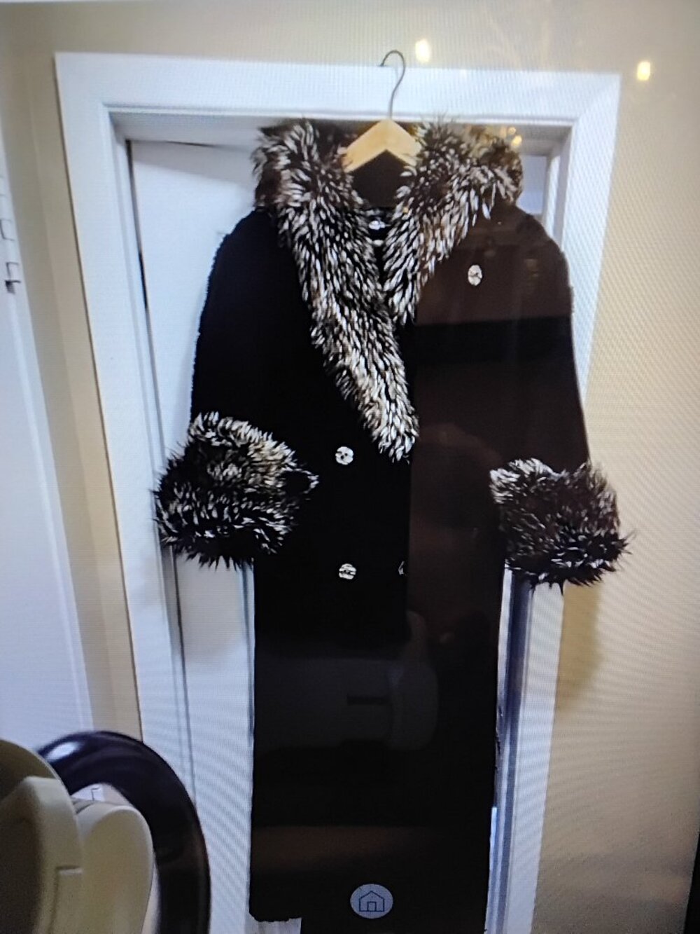 Long gorgest warm coat size meduim easy wash gorges practical cover full face
